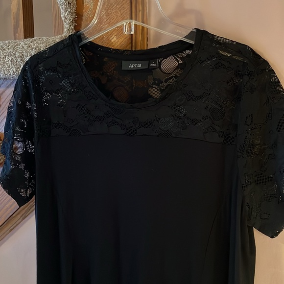 Apt 9 short sleeve top with pretty lace detail. - Picture 2 of 6